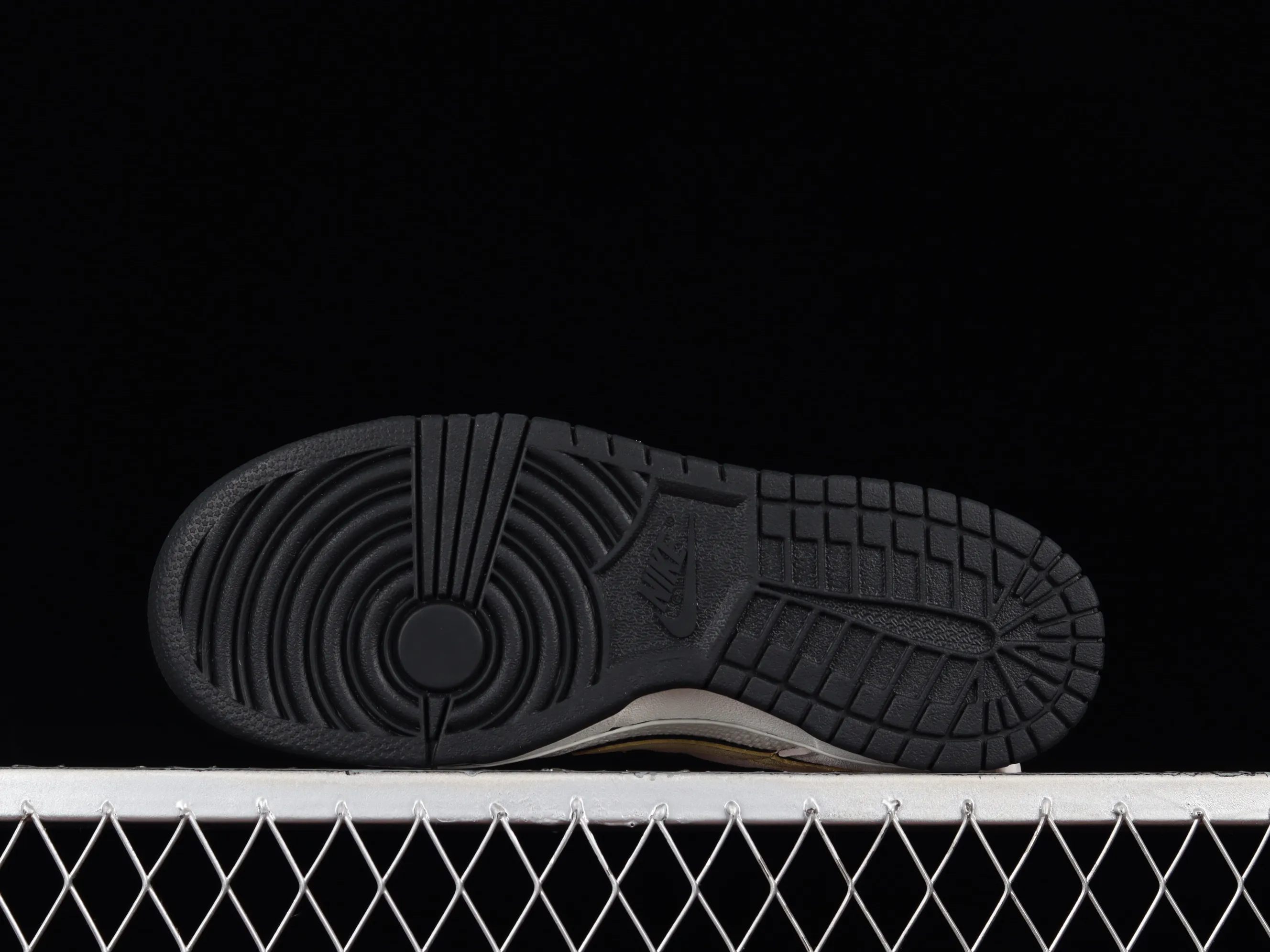 All Categories Nk SB Dunk Series Nk SB Dunk Low Low-top sneakers Otomo Katsuhiro x Nk SB Dunk Low "Steamboy OST" Otomo Katsuhiro co-branded SB low-top sports and leisure sneakers LF0039-016